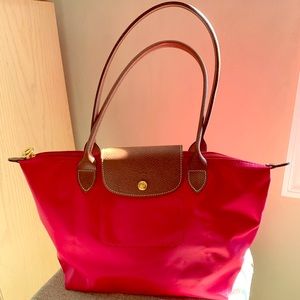 Long champ medium tote. New without tags.
